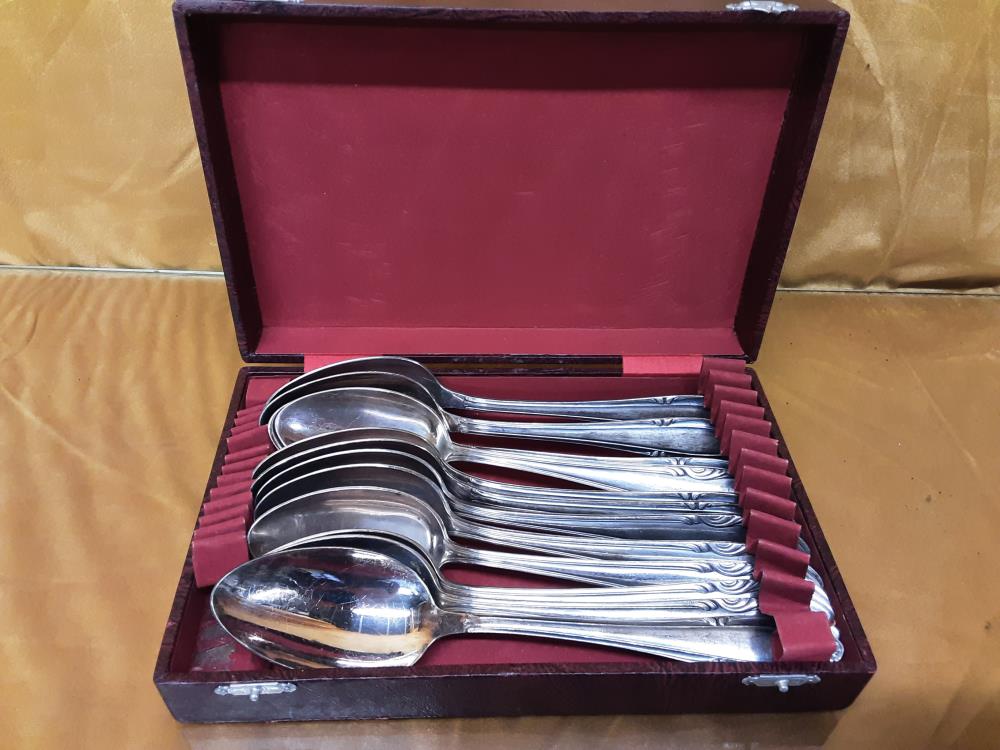 LOT DE 12 CUILLERES M.A DEETJEN