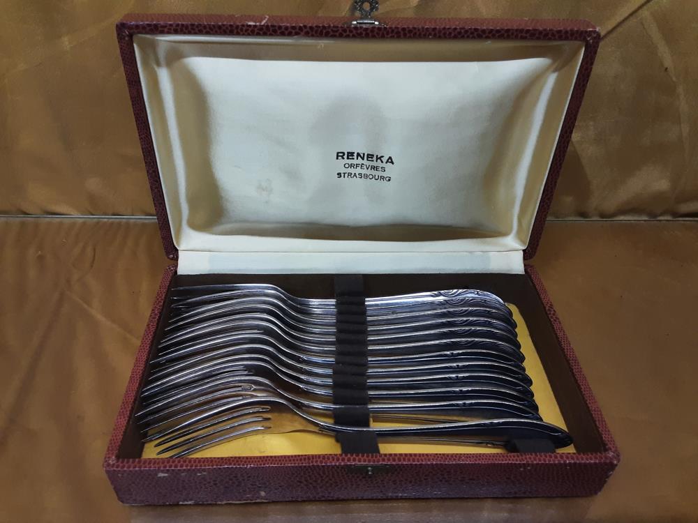 LOT DE 12 FOURCHETTES M.A RENEKA
