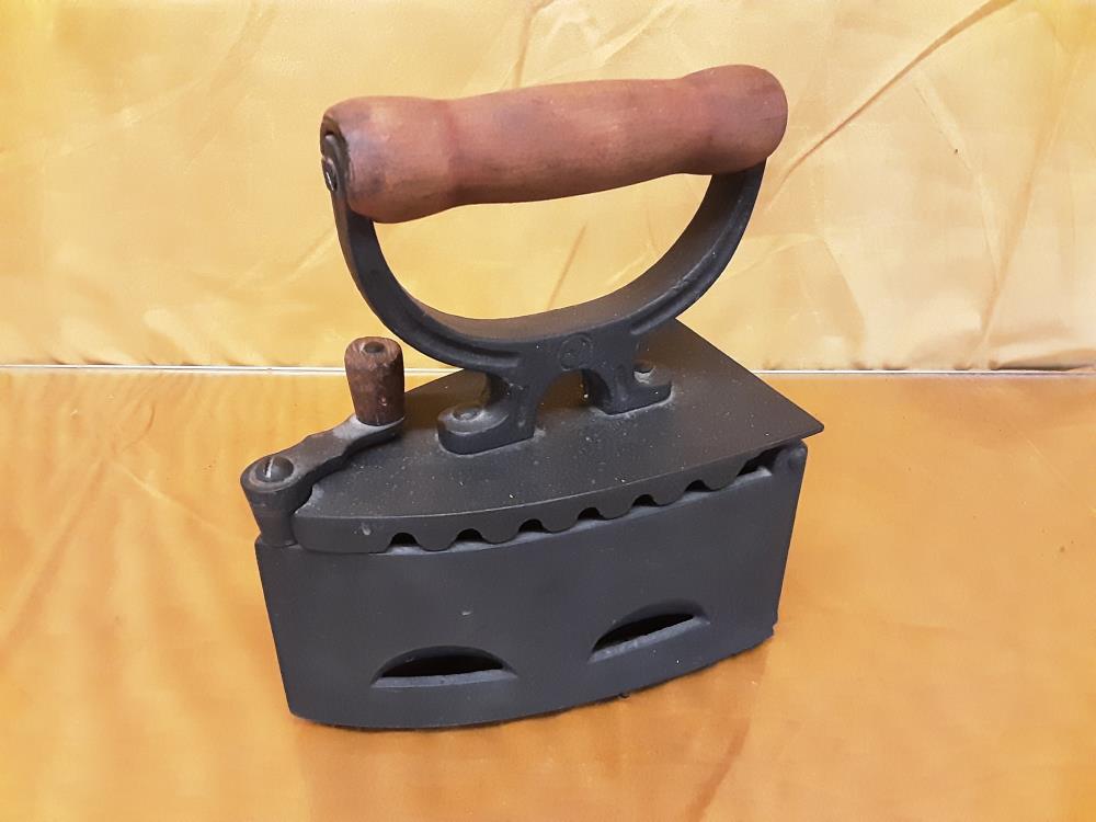 FER A REPASSER DECORATIF