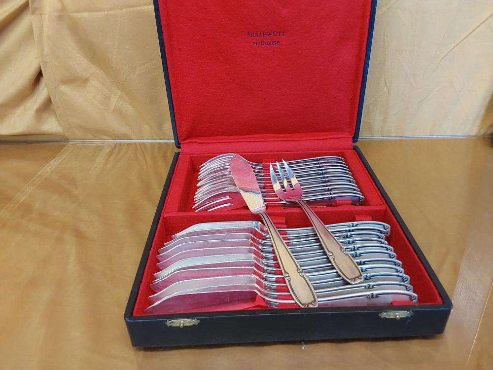 SERVICE A POISSONS 12 PERS. EN M.A