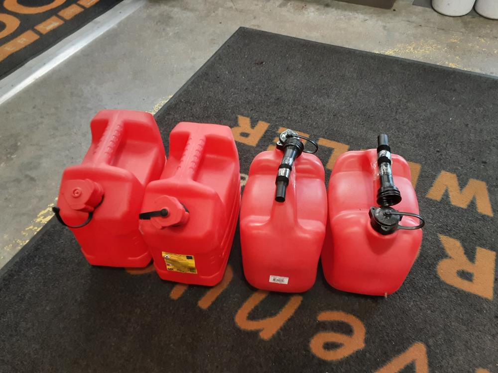 JERRICAN ROUGE 10L EN PLASTIQUE VENDUE A LA PIECE