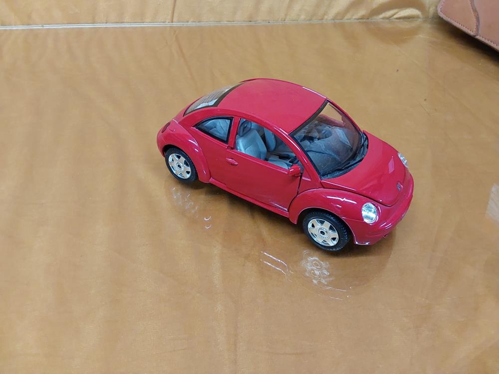 VOITURE MINIATURE NEW BEETLE