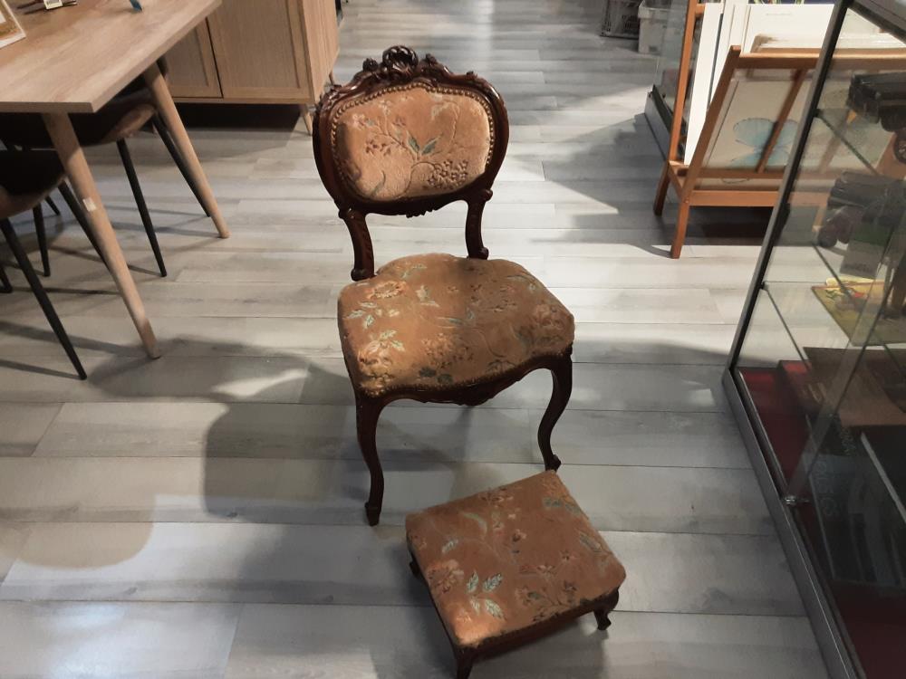 CHAISE + REPOSE PIED LOUIS XV