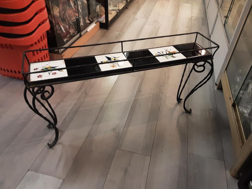 PORTE PLANTES CARRELAGE NOIR ET BLANC DECOR OISEAUX