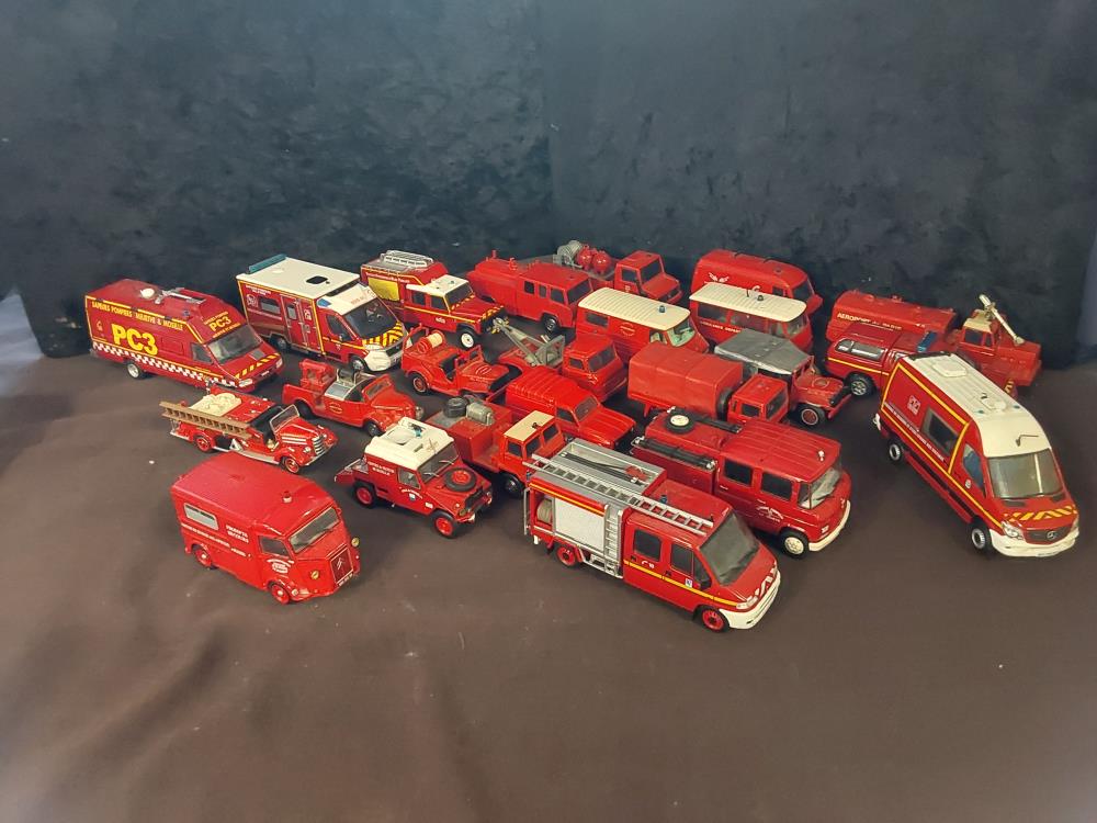 VÉHICULE DE POMPIER MINIATURE 1/43