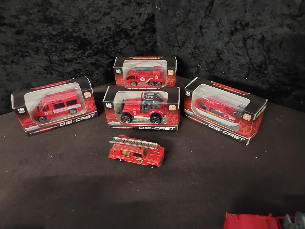 VÉHICULE DE POMPIER MINIATURE 1/64