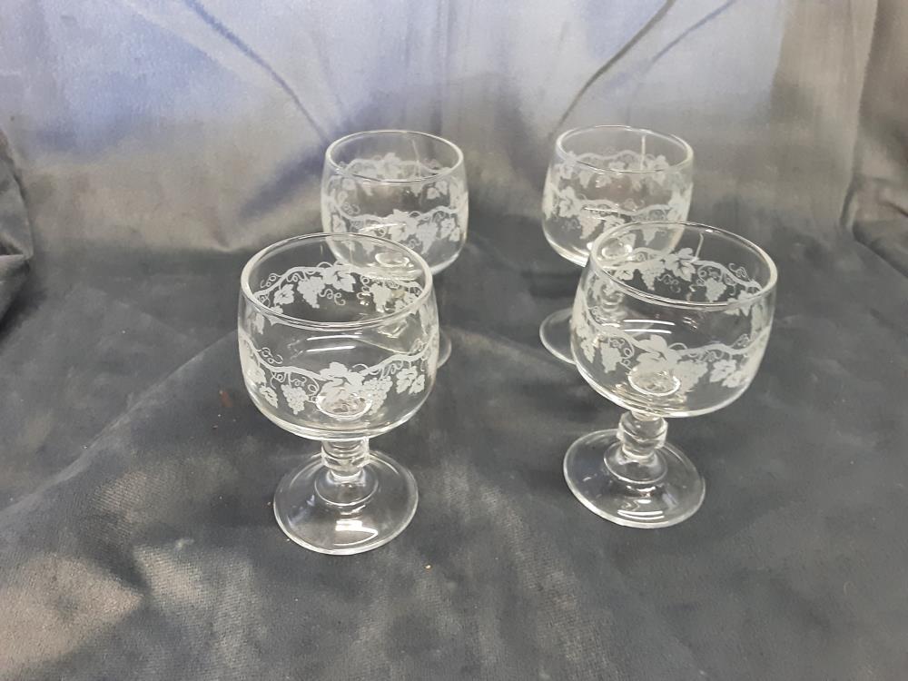 LOT 4 VERRES DIGESTIF DECOR GRAPPE DE RAISINS 