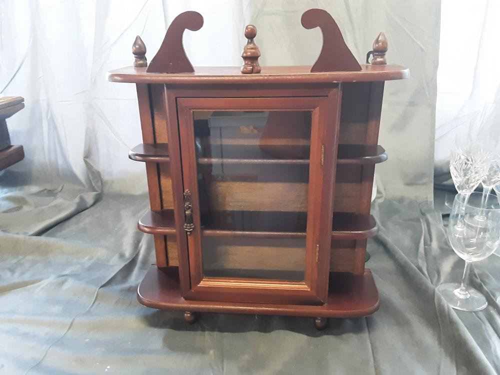 VITRINE TPM MURALE EN BOIS