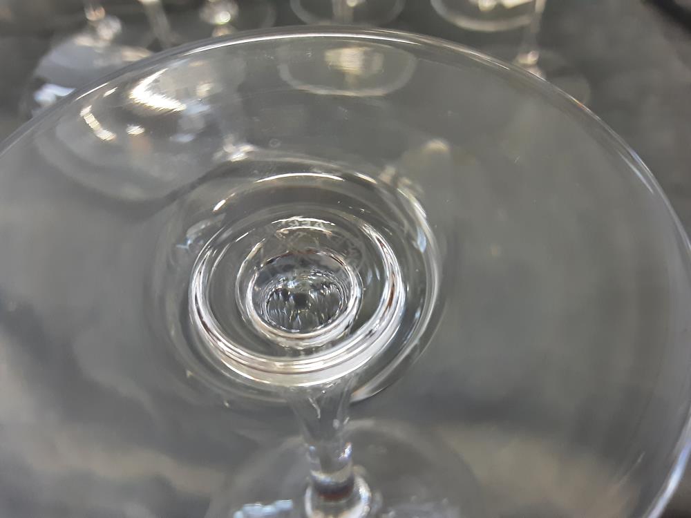 LOT DE 9 VERRES A VIN BACCARAT