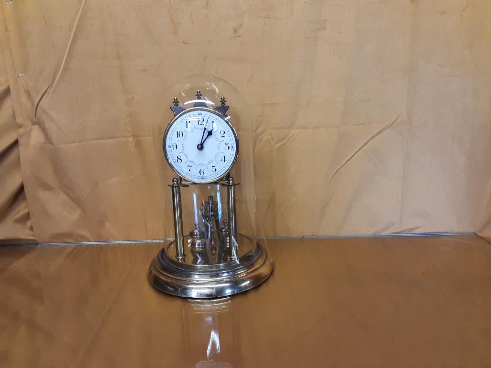 MONTRE A POSER SOUS CLOCHE