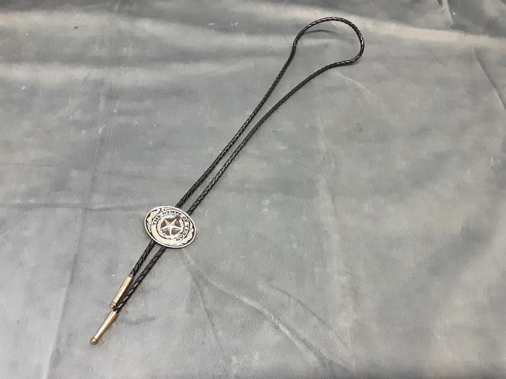 CRAVATE DE COWBOY METAL DORE