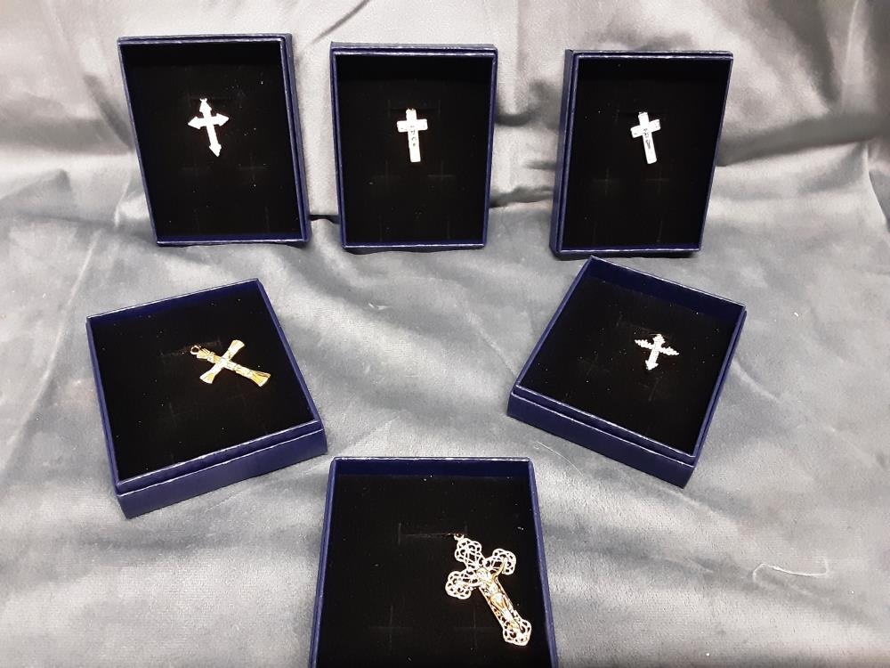 PENDENTIF CROIX DIFFERENTS MODELES