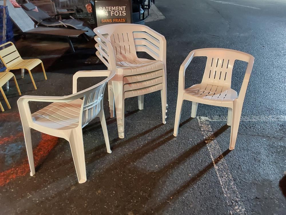 LOT DE 6 CHAISES DE JARDIN PVC BLANCHES