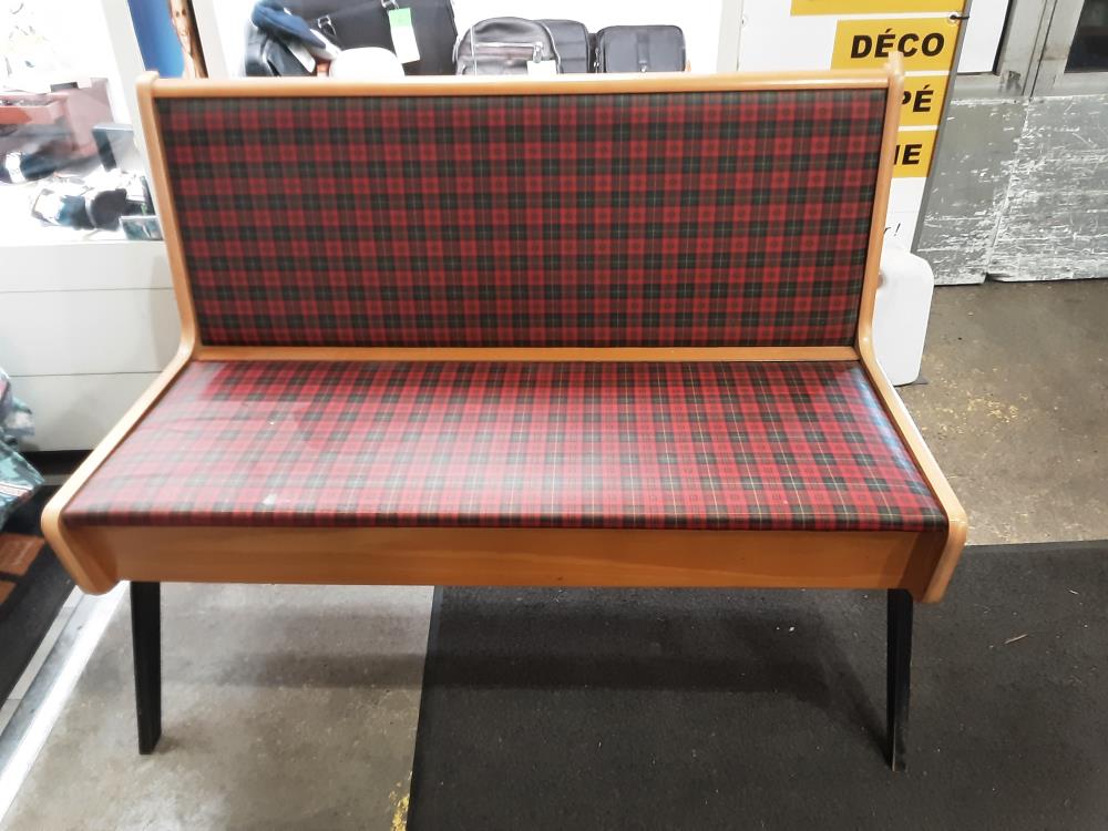 BANC COFFRE ANNÉE 70 COLORIS ROUGE A CARREAUX