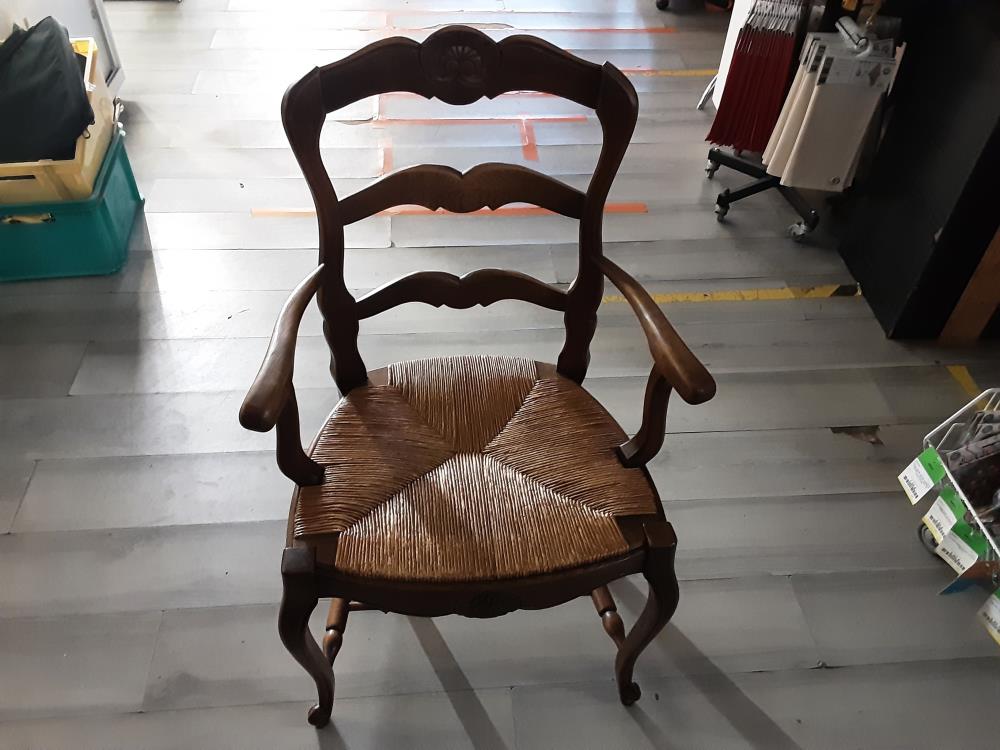 FAUTEUIL ASSISE PAILLEE AVEC ACCOUDOIRS