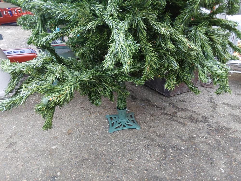 SAPIN DE NOEL 1.90M AVEC SON PIED 