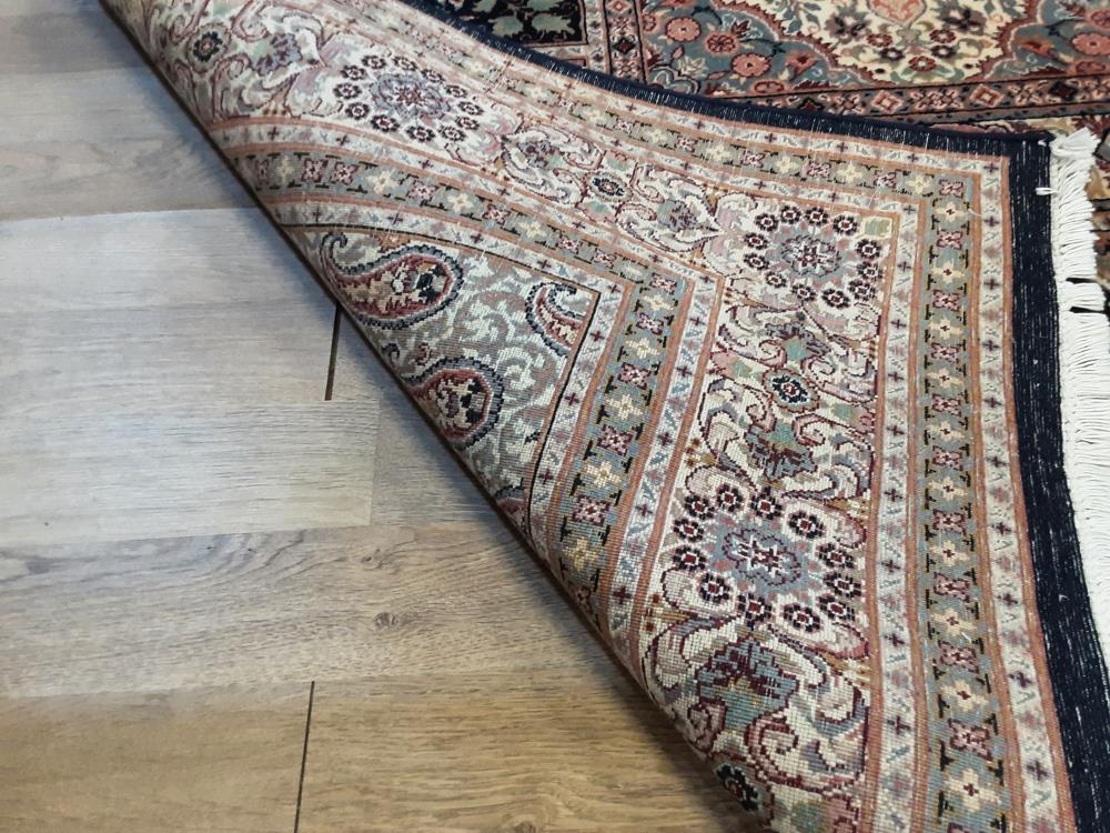 TAPIS MULTICOLORE A MOTIFS EN LAINE 168X246