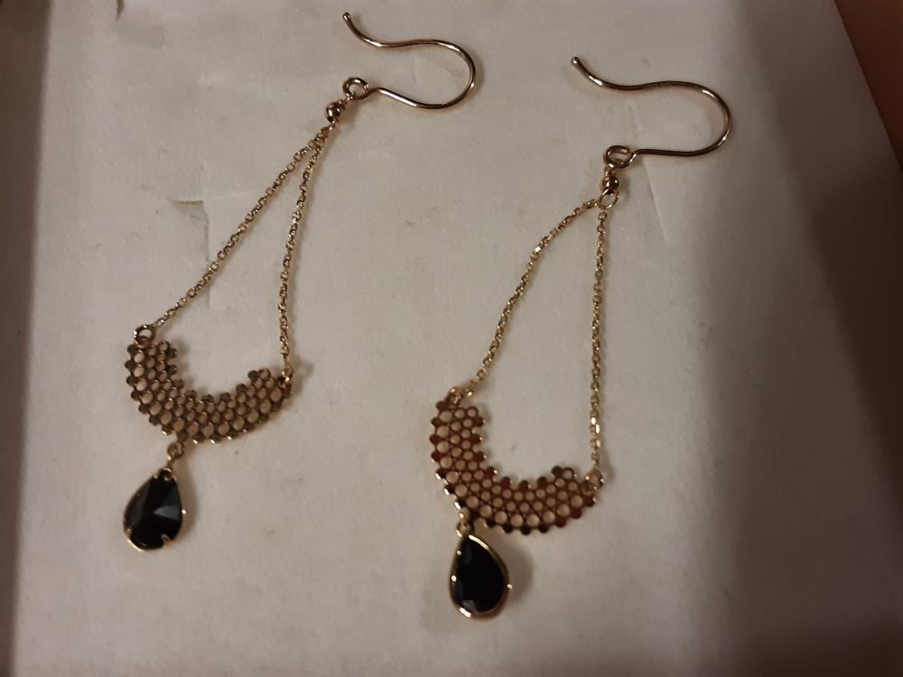 BOUCLES D’OREILLES OR JAUNE 18K AVEC OXYDE DE ZIRCONIUM 1,27GR