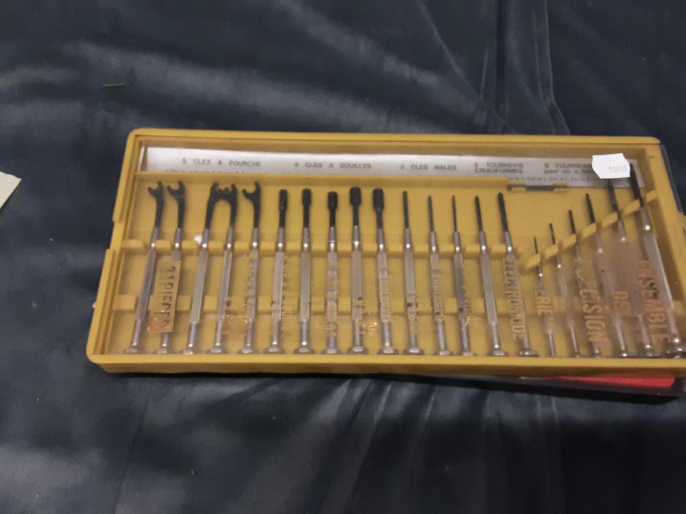 ENSEMBLE D'OUTILS DE PRECISION