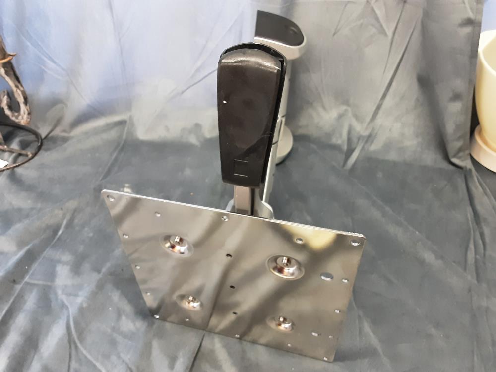 BRAS UNIVERSELLE POUR TELE MURALE