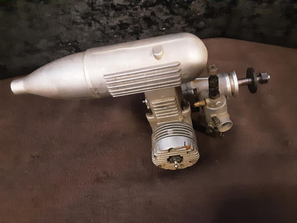 MOTEUR AVEC ECHAPPEMPENT MODELE REDUIT ASP