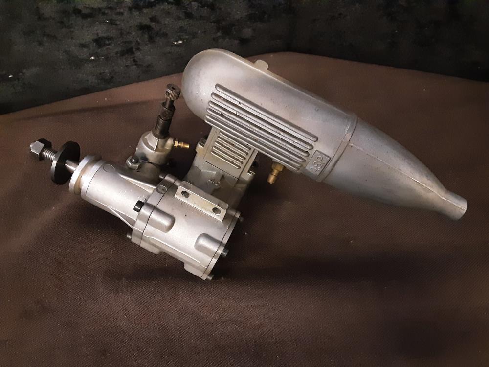 MOTEUR AVEC ECHAPPEMPENT MODELE REDUIT ASP