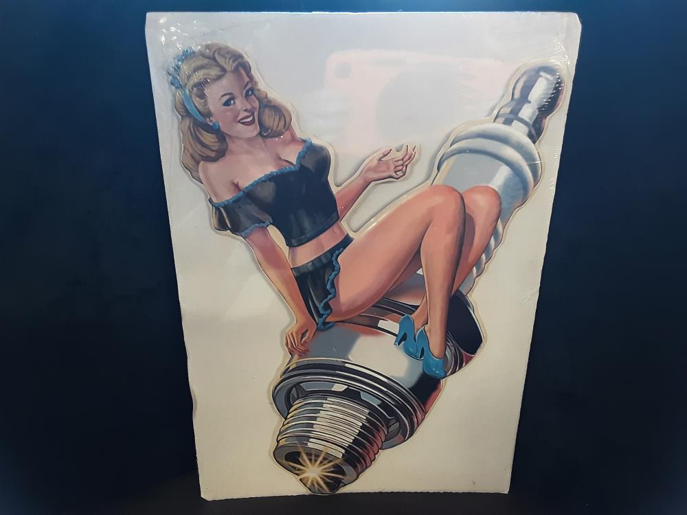 PLAQUE METAL FEMME SUR BOUGIE