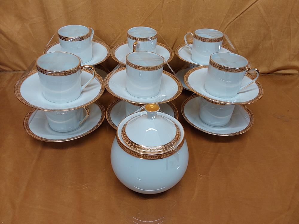 LOT DE 12 TASSES A CAFE LIMOGES DECOR DORÉ + 1 SUCRIER