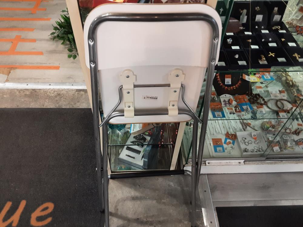 TABOURET PLIABLE BLANC