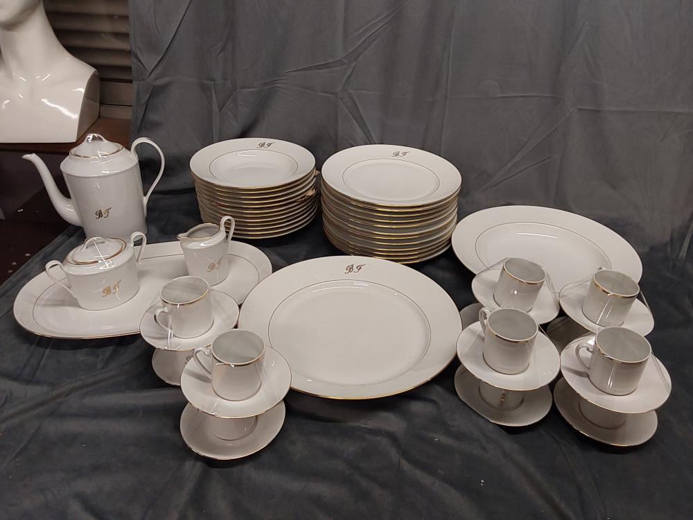 SERVICE DE TABLE ET CAFÉ BORDURE DORÉE PORCELAINE DE LIMOGES