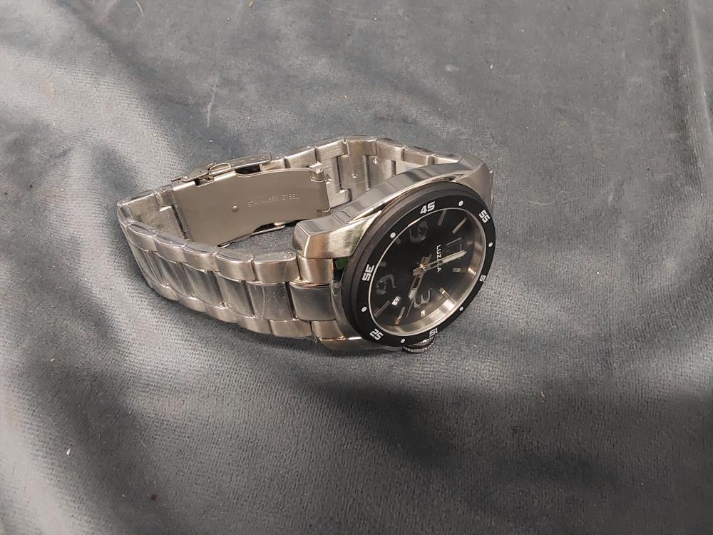 MONTRE AUTOMATIC LUZAKA CADRAN NOIR BRACELET ARGENTÉ