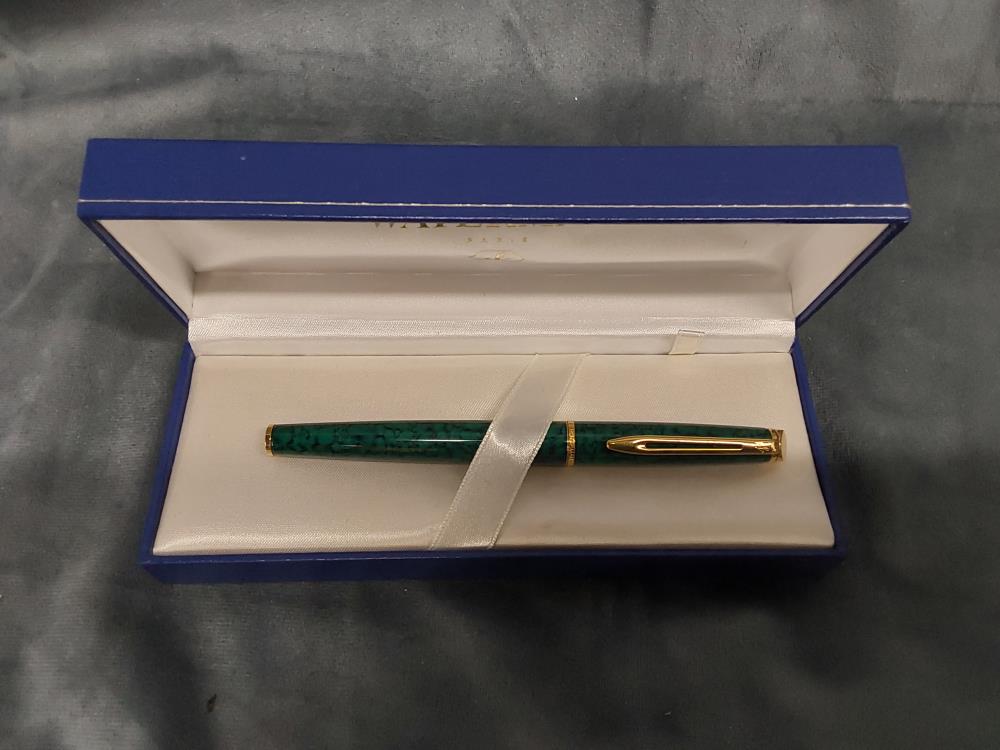 STYLO BILLE WATERMAN VERT ET DORÉ DANS SA BOITE