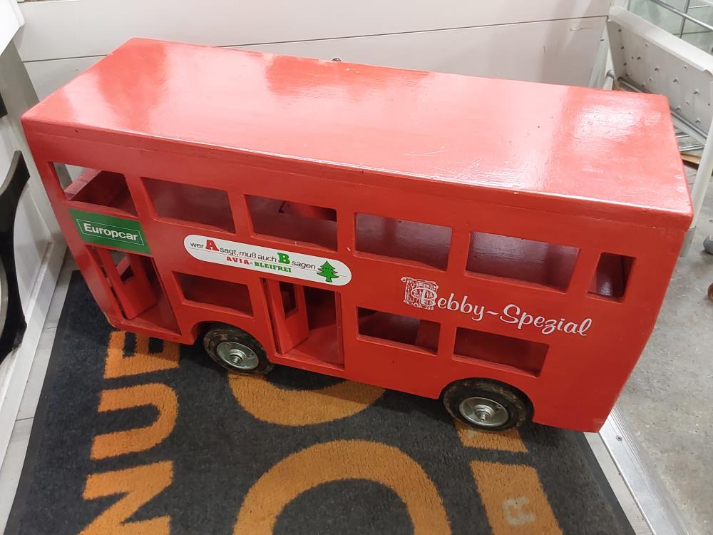 BUS ROUGE DECORATION 