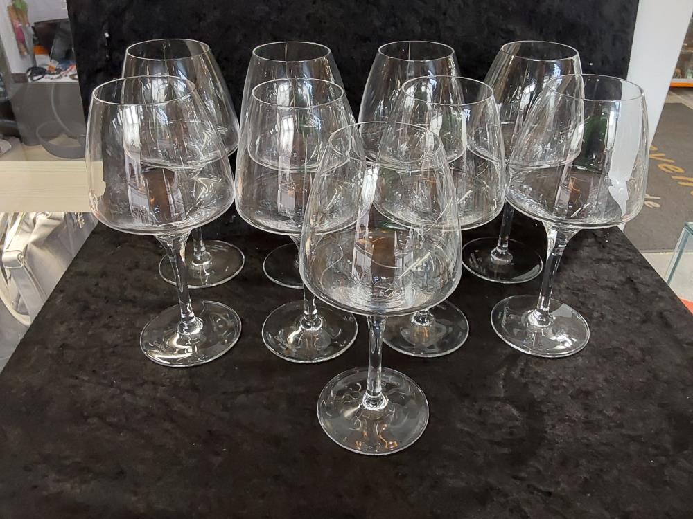 LOT DE 9 VERRES A VIN BLANC