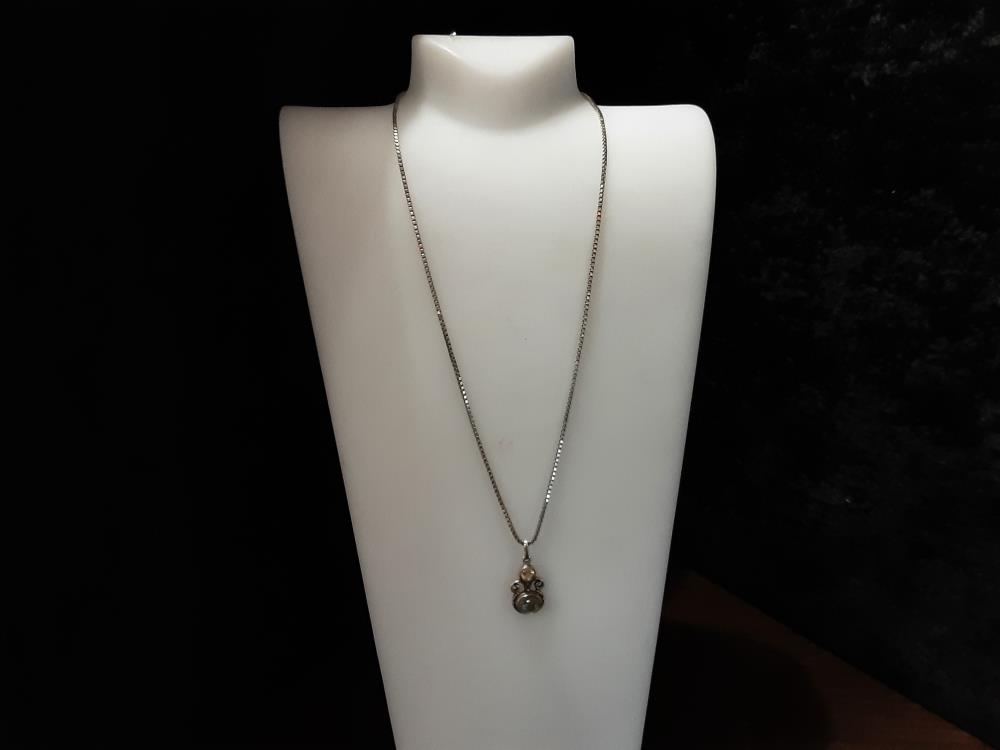 COLLIER EN ARGENT AVEC PENDENTIF