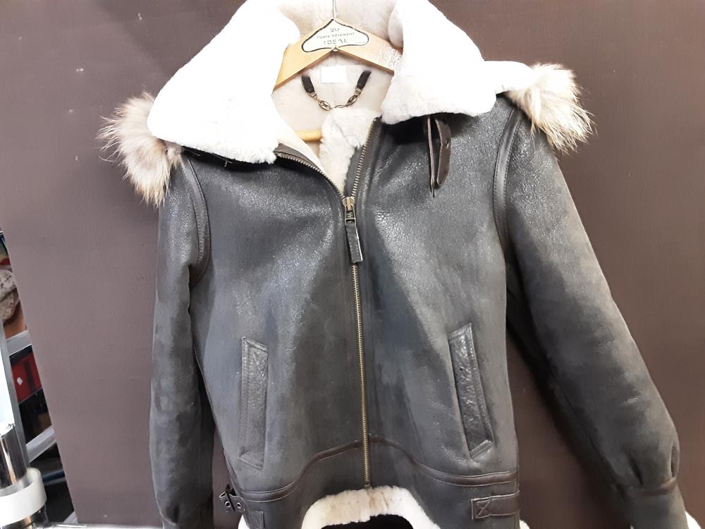 BLOUSON CUIR MOUTON RETOURNE + TOUR DE CAPUCHE EN RENARD TAILLE 36/38