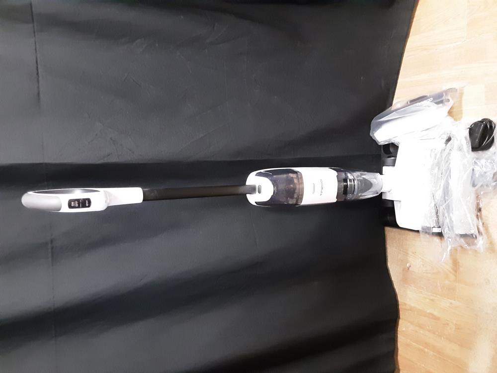 ASPIRATEUR LAVEUR BALAIS MARQUE TINECO IFLOOR 2 PLUS UTILISE 2 MOIS COMME NEUF EN CARTON