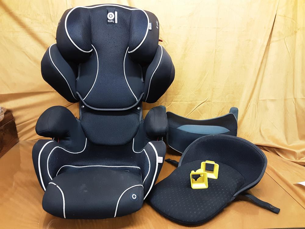 SIEGE AUTO REHAUSSEUR AVEC ACCESSOIRES