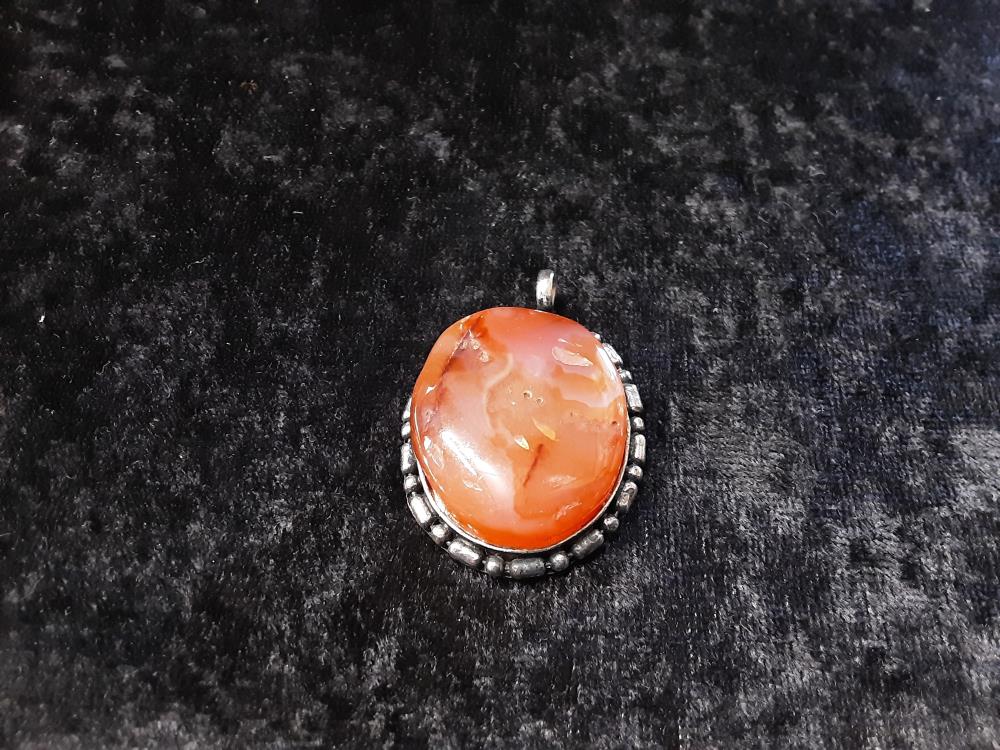 PENDENTIF EN ARGENT AVEC PIERRE BRIQUE