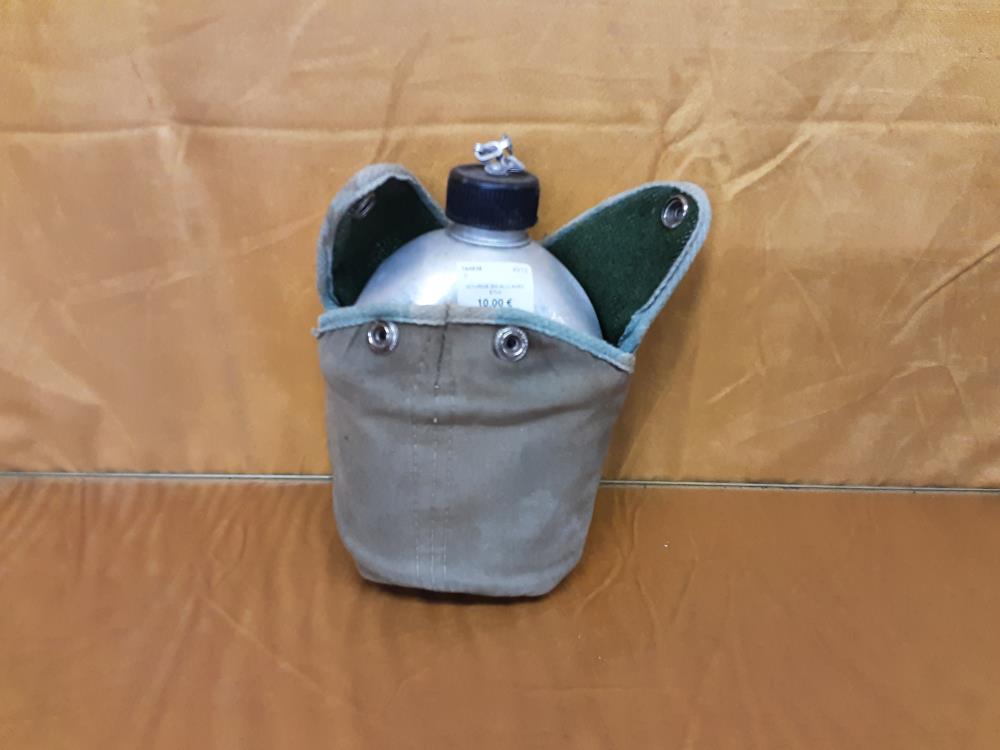 GOURDE EN ALU AVEC ETUI