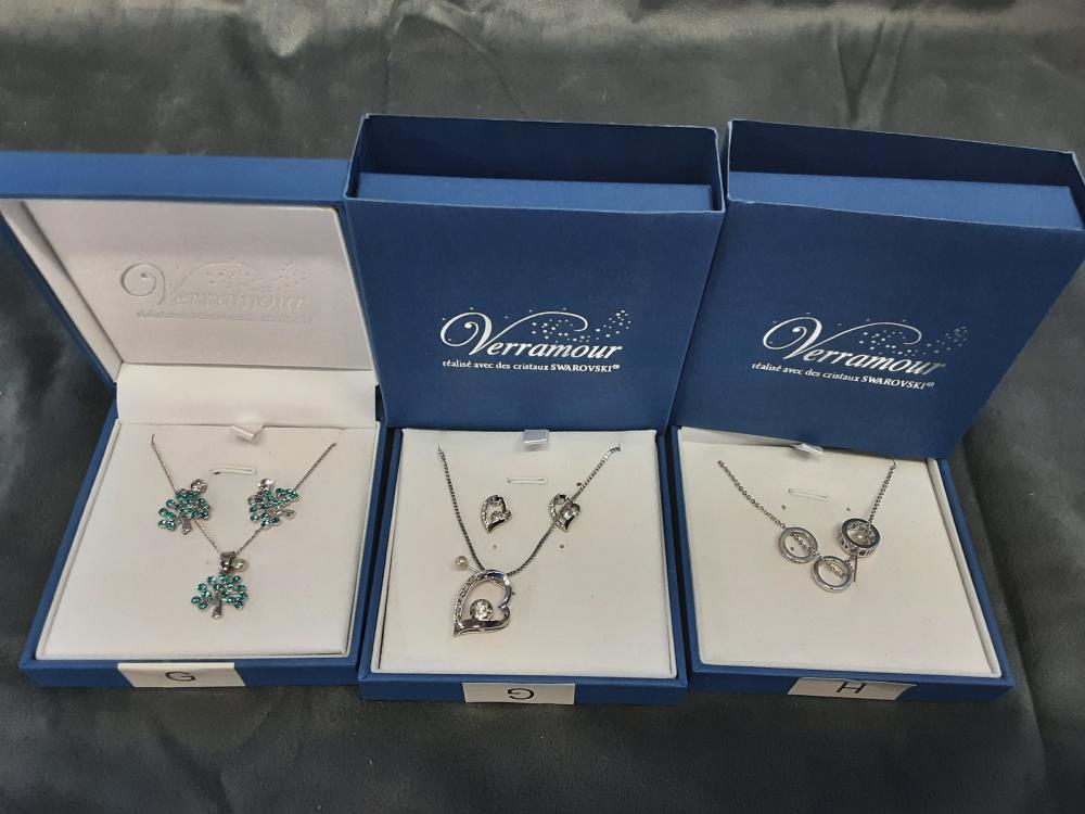 PARURE COLLIER ET BOUCLES D'OREILLES ÉLÉMENTS CRISTAL DE SWAROVSKI