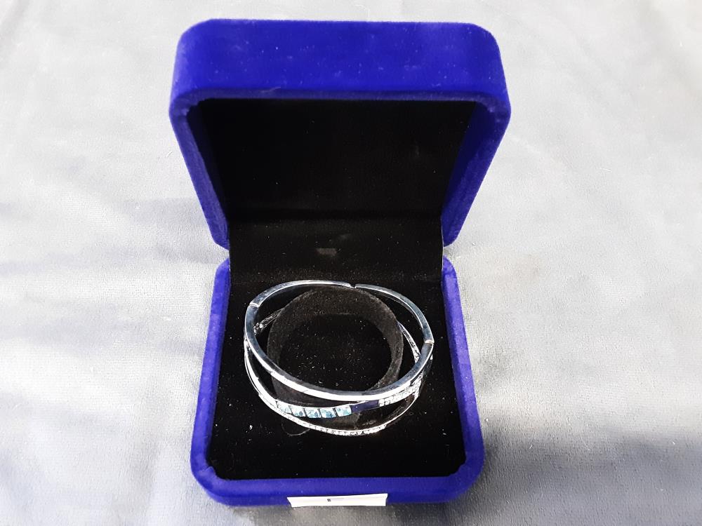 BRACELET ARGENTÉ ELEMENTS CRISTAL DE SWAROVSKI DANS SA BOITE