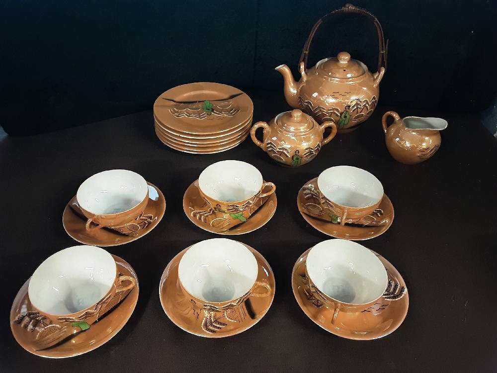 SERVICE A THE ASIATIQUE + 6 ASSIETTES A DESSERTS