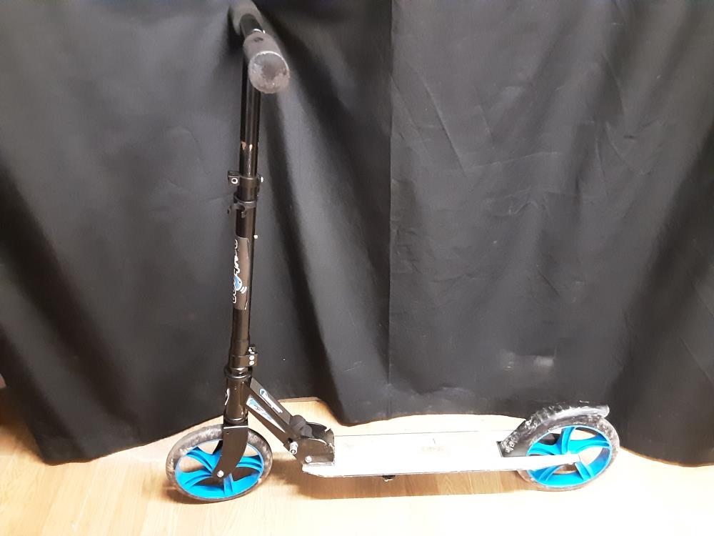 TROTTINETTE BLEUE ET NOIRE BEEPER