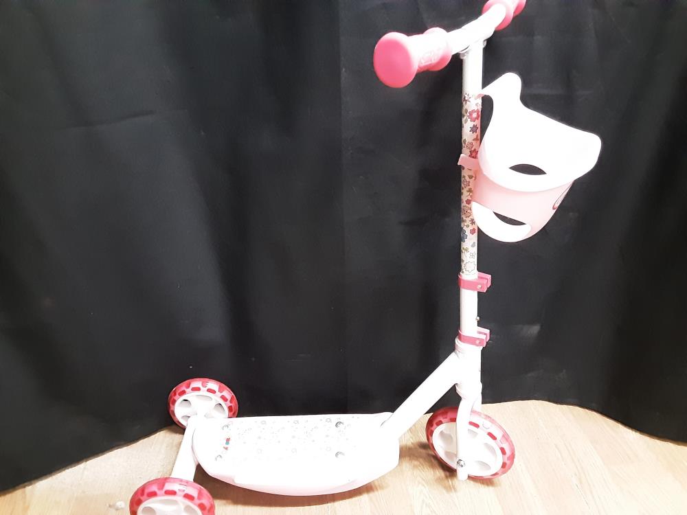 TROTINETTE ENFANT 3 ROUES ROSE ET BLANCHE SMOBY