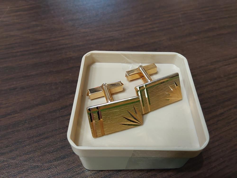 PAIRE DE BOUTONS DE MANCHETTES