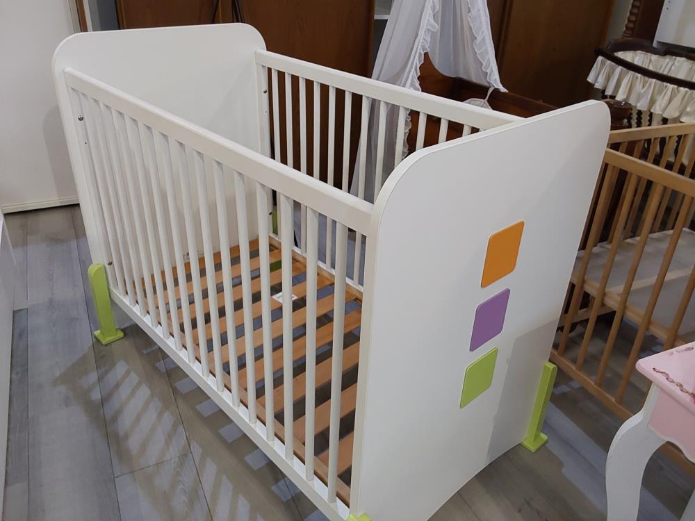 LIT BEBE A BARREAUX AVEC SOMMIER