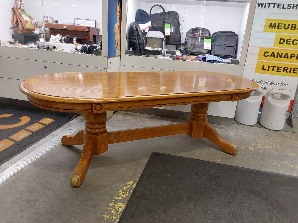 TABLE BASSE OVALE EN CHENE 