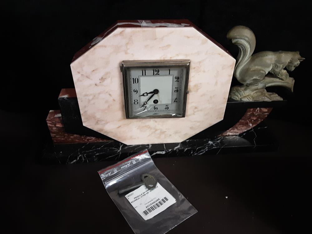 PENDULE EN MARBRE ECUREUIL VITRE HS - AVEC CLÉ