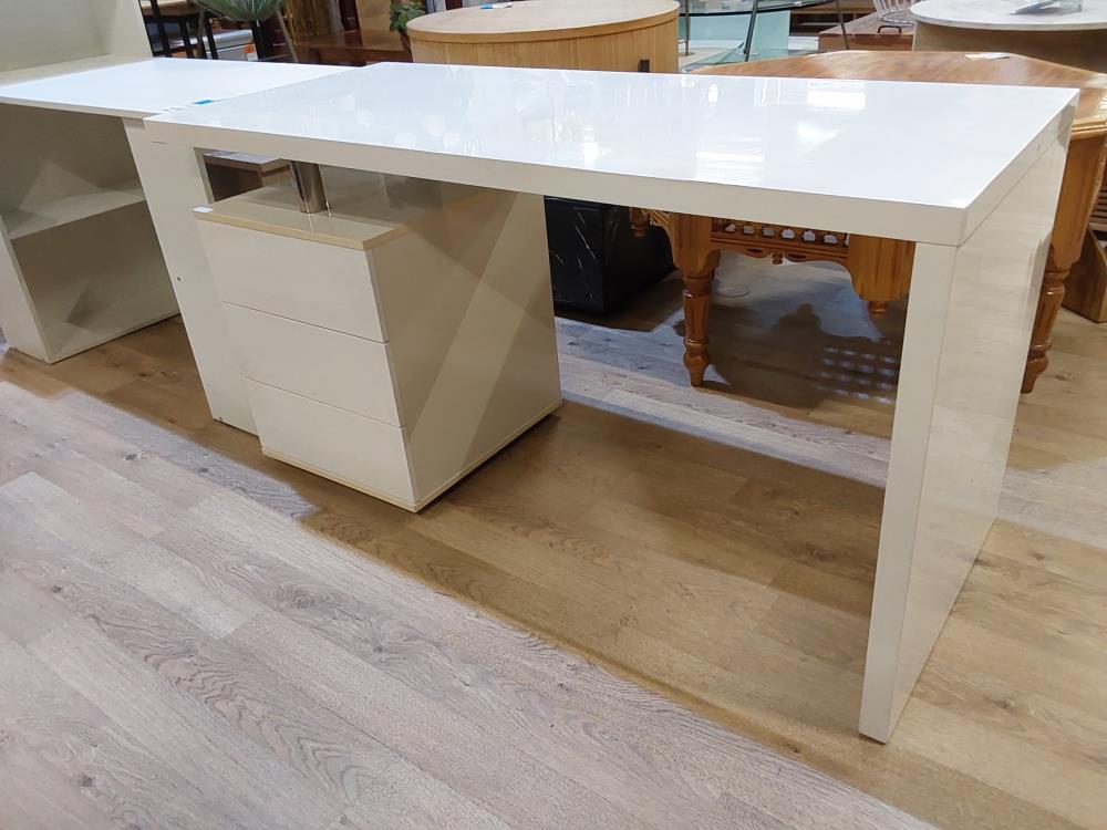 BUREAU 3 TIROIRS LAQUÉS  BLANCS